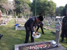 Menkominfo Rudiantara saat acara tabur bunga di Taman Makam Pahlawan Nasional Kalibata, Jakarta