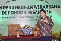 Menteri Perindustrian Airlangga Hartarto pada acara bertema Program Penumbuhan Wirausaha Baru di Pondok Pesantren di Surakarta
