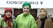 Ratih Sanggarwaty bersama Kerabat usai Pelantikan sebagai Anggota DPR RI 