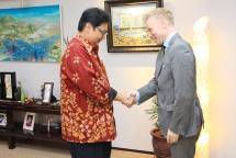 Menteri Perindustrian Airlangga Hartarto seusai menerima kunjungan Duta Besar Uni Eropa untuk Indonesia Vincent Guerend