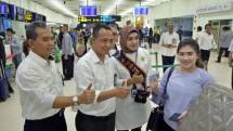 Executive Senior General Manager Bandara Soekarno Hatta, M Suriawan Wakan, turut memantau penggunaan mobile check-in di Terminal 1C, Bandara Soekarno-Hatta. 