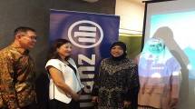 Head of Sales & Training Sharia, Zeni Tutik Rohayati kanan