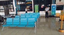 Kursi tambahan Traveloka di ruang tunggu Terminal Harjamukti, Cirebon 
