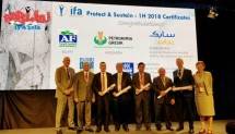  Dirut PG, Nugroho Christijanto (no.4 dari kiri) saat menerima IFA PROTECT & SUSTAIN AWARD di Berlin. Foto : (DOK: Petrokimia Gresik)