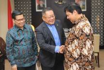 Menteri Perindustrian Airlangga Hartarto bersama Tenaga Ahli Menteri Perindustrian Sanny Iskandar saat menerima kunjungan Komisaris Best & Grow Investment, Charlie Ishak (Foto: Dok. Industry.co.id)