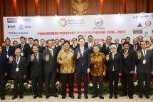 Menteri Perindustrian Airlangga Hartarto berfoto bersama Pengurus IPERINDO periode 2018-2022 (Foto: Dok. Kemenperin) 