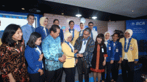 Peluncuran Seragam Baru Korporasi BCA dengan Tema "Tenun Ikat, Indonesian Legacy into the Spotlight" (Kormen Barus/Industry.co.id)