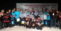 Ratna Listy (tengah) bersama pengurus Forwan dan anak-anak Yatim Piatu dalam acara HUT ke 4 Forwan