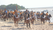 Parade 1001 Kuda Sundelwood Kenalkan Keindahan Budaya dan Alam Sumba