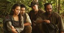 Pevita Pearce,Yoshi Sudarso, Tio Pakusadewo dan Ario Bayu dalam film Buffalo Boys