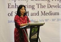 Dirjen IKM Gati Wibawaningaih saat membuka pelatihan Capacity Building Program on Enhancing the Development of Small & Medium Industry di Jakarta (Foto: Dok. Kemenperin) 