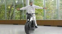 Motor Honda dengan self-balancing