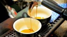 Ilustrasi penyajian kopi. (Jeremy Piper/Bloomberg via Getty Images)