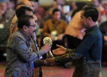 Presiden Jokowi dan Gub Jatim Soekarwo (Foto Setkab)