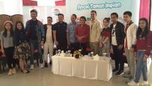 Rhoma Irama (tengah) bersama sejumlah Penyanyi Dangdut Muda akan meriahkan acara peringatan HUT Kemerdekaan RI di Taman Impian Jaya Ancol (Foto : Amazon)