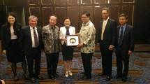 Menteri Perindustrian Airlangga Hartarto didampingi Dirjen KPAII Kemenperin I Gusti Putu Suryawirawan serta Chairman Jababeka SD. Darmono berfoto bersama dengan Wakil Menteri Bidang Ekonomi Taiwan Wang Mei-hua (Foto: Dok. Industry.co.id)