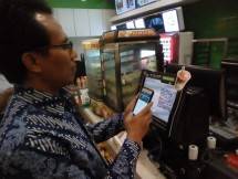 Menikmati Aplikasi YAP BNI (Foto Anto)