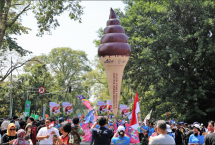 Balon Obor Raksasa Aice dalam Torch Relay Asian Games 2018 di Jawa Barat