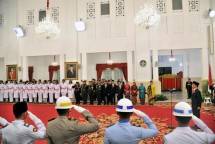 Presiden Jokowi mengukuhkan Pasukan Pengibar Bendera Pusaka (Paskibraka) Tahun 2018, di Istana Negara, Jakarta, Rabu (15/8) (Foto: JAY/Humas)