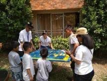 Member Senior Living sedang bermain dalam permainan 3G Fun Fair yang diadakan Senior Living D`Khayangan (Dok: INDUSTRY.co.id)