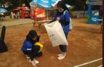Para relawan sampah yang membersihkan venue Asian Games