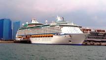 Kapal Voyager of Seas dari Royal Caribbean International