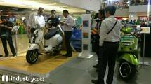 Piaggio Indonesia Sapa Pecinta Vespa Surabaya Melalui Kegiatan Mall-to-Mall Exhibition