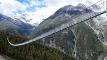 Jembatan gantung (Industry.co.id)