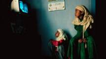 Ilustrasi penonton televisi. (Gregory Adams/Lonely Planet)
