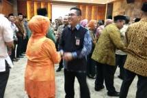 Sekretaris Jenderal Kementerian Perindustrian Haris Munandar saat memberikan ucapan selamat kepada Pejabat Eselon III dan IV di Lingkungan Kemenperin (Foto: Ridwan/Industry.co.id)
