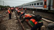 Ilustrasi pembangunan rel kereta. (Pradita Utana/NurPhoto)