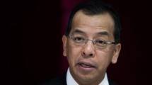 Mantan Direktur Utama maskapai penerbangan PT Garuda Indonesia Emirsyah Satar. (Nicky Loh/Bloomberg via Getty Images)