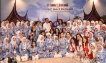 Presiden Joko Widodo saat berfoto bersama Pengurus IWAPI (Foto: Setkab) 