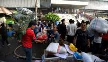 Pedagang Pasar Senen mengalami kebakaran terjadi di Proyek Senen Blok I dan II pada Kamis 19 Januari 2017