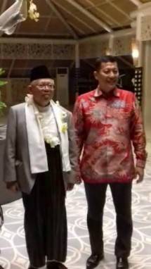 KH. Maruf Amin (kiri) bersama Febri Wibawa Parsa (Sekjen Akurindo)