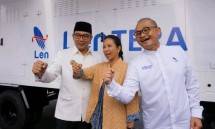 Menteri BUMN Rini Soemarno bersama Direktur Utama PT Len Industri (Persero) Zakky Gamal Yasin dan Gubernur Jawa Barat Ridwan Kamil