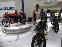 PT Suzuki Indomobil Sales (SIS) memanfaatkan momen Indonesia Motorcycle Show (IMOS) 2018 dengan menghadirkan line up model GSX-R150 dengan fitur anti lock braking system (ABS). 