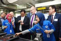 Menteri Perindustrian Airlangga Hartarto saat menerima Kunjungan Kehormatan Menteri Perekonominan dan Energi Jerman, Peter Altmaier di PT. Astra International Tbk (Foto: Kemenperin) 