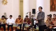 Presiden Joko Widodo memimpinr rapat. (Foto: Setkab)