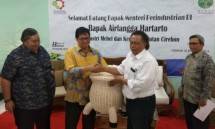 Menperin Airlangga Ajak Industri Furnitur Cirebon Ekspansi ke Palu