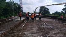 Tingkatkan Konektivitas, Kementerian PUPR Kebut Pembagunan Jembatan Tumbang Samba