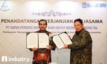 Direktur Utama Bank BRI Suprajarto (kiri) bersama Direktur Utama PT. Taspen (Persero) Iqbal Latanro (kanan)(Foto Rizki Meirino)