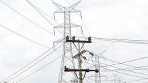 Ilustrasi jaringan listrik PLN. (Dimas Ardian/Bloomberg)