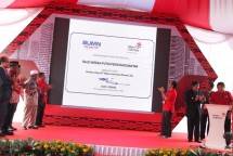 Dirut Telkom Alex J Sinaga saat meresmikan Balei Merah Putih Pemantang Siantar