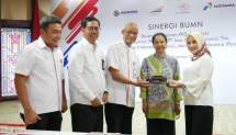 MoU Pertamina dengan KAI dilakukan Dirut Pertamina Nicke Widyawati dan Direktur utama PT KAI, Edi Sukmoro. Demikian juga kerjasama antara Pertamina dengan Pos Indonesia dilakukan Dirut Pertamina dan Dirut Pos Indonesia, Gilarsi Wahju Setijono. 
