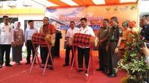 Menteri Koperasi dan UKM, AAGN Puspayoga Saat Meresmikan Gedung UMKM Center dan launching Kampung UKM Digital di Makassar