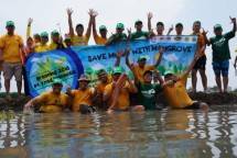 Dukung Pelestarian Lingkungan, Jababeka Ajak PT TRAD Indonesia Tanam Mangrove di Pesisir Muara Gembong Bekasi