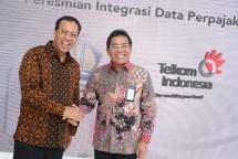 Dirjen Pajak Robert Pakpahan dan Dirut Telkom Alex J Sinaga