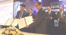 M. Husseyn Umar, Chairman BANI dan Colin Ong, Advisor BANI pada saat penandatanganan MOU tentang Arbritse dan Tentang Penyelenggaraan Seminar dan Workshop Seminar International di Shangri-La Hotel Jakarta Beberapa Waktu Lalu