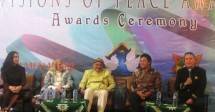 Natasha Demetra, Cheryl Halpern, Imam Prihadiyoko, Sri Anglung Prabu Punta dan Damien Dematra dalam sesi diskusi "vision of peace"i